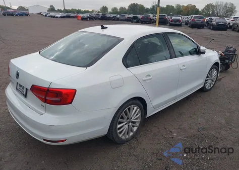 2015 Volkswagen Jetta 1.8T Se z USA, uszkodzony, nr VIN 3VWD17AJ5FM307942